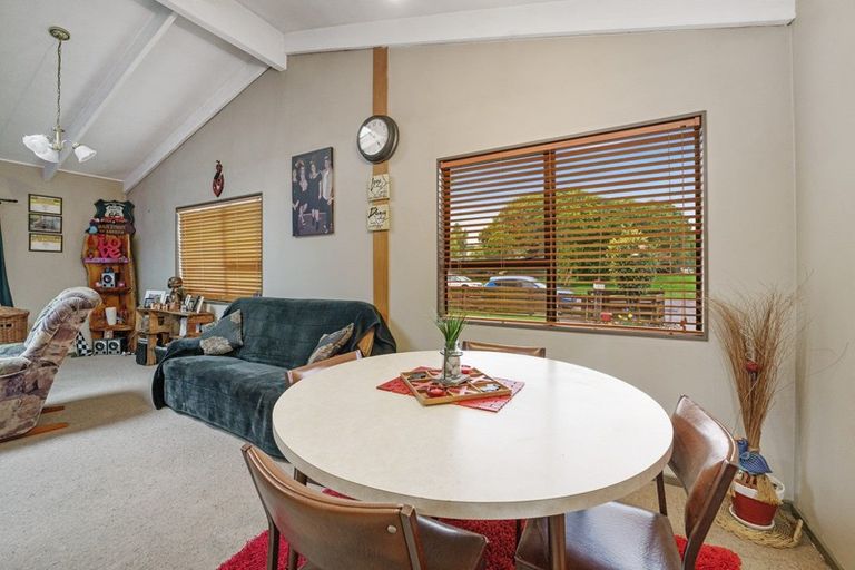 Photo of property in 17 Oriwa Crescent, Otaki, 5512