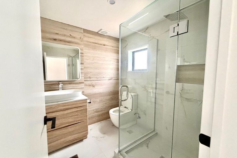 Photo of property in 17b Martin Place, Kelston, Auckland, 0602