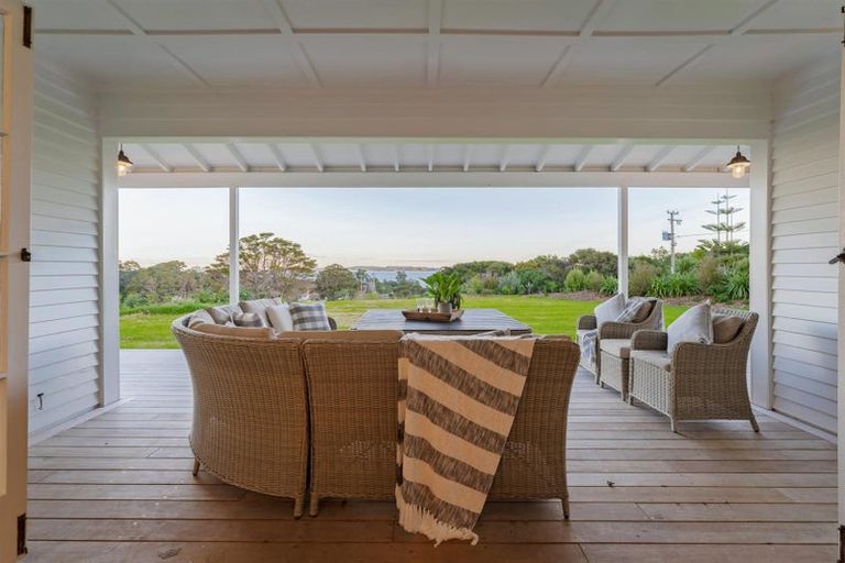 Photo of property in 203 Cape Rodney Road, Leigh, 0985