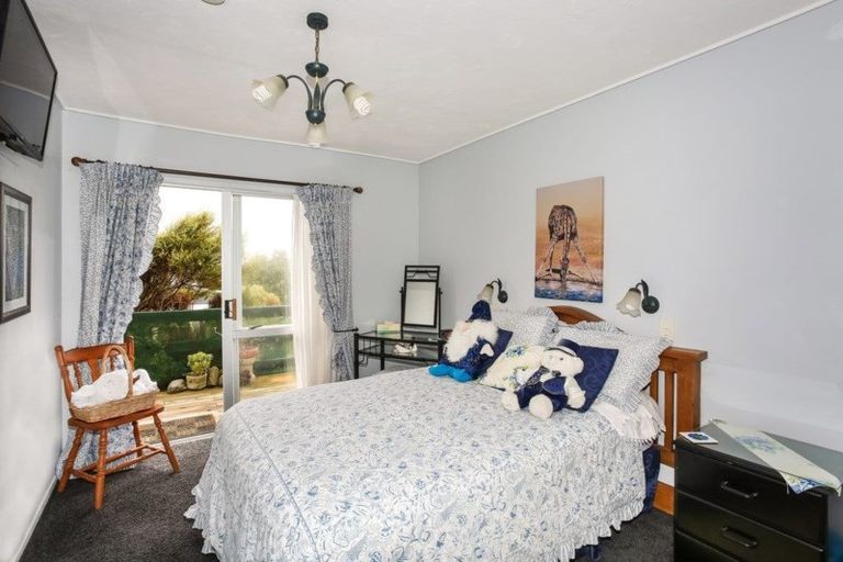 Photo of property in 17 Westside Road, Port Waikato, Tuakau, 2695