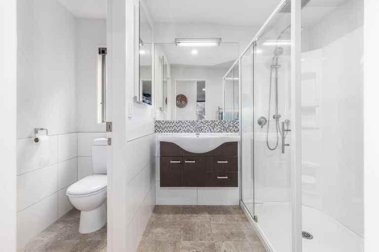 Photo of property in 2 Ocean Vista Lane, Paraparaumu, 5032