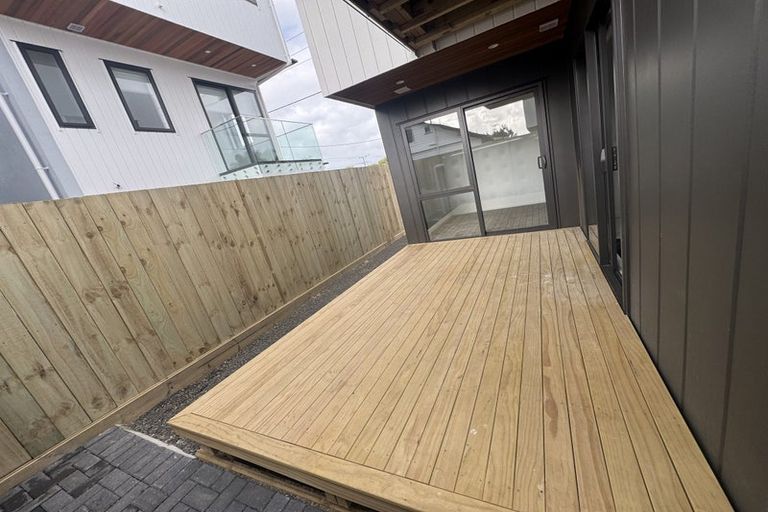 Photo of property in 10 Elcoat Avenue, Henderson, Auckland, 0612