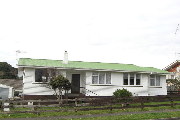 Photo of property in 19 Grenville Street, Marfell, New Plymouth, 4310