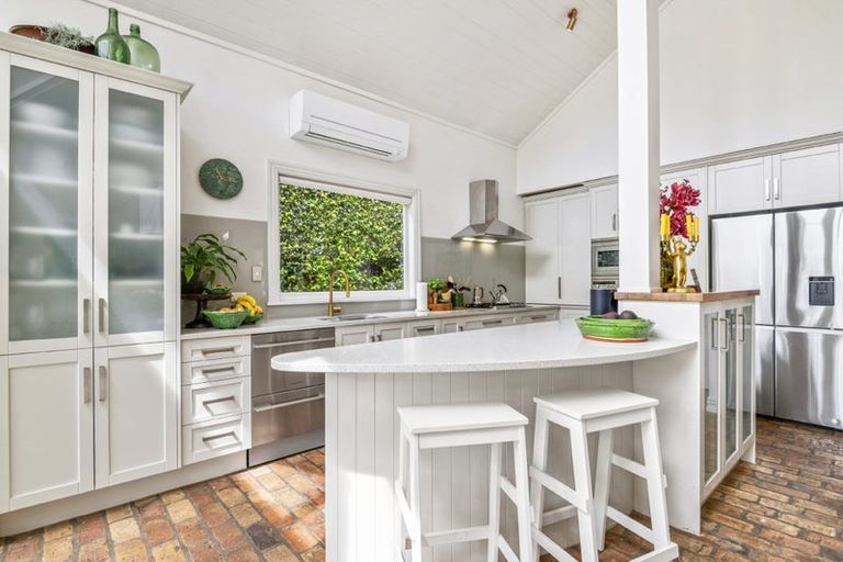 Photo of property in 49b Roland Road, Greenhithe, Auckland, 0632