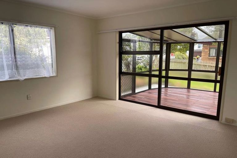 Photo of property in 30 Westpark Drive, West Harbour, Auckland, 0618
