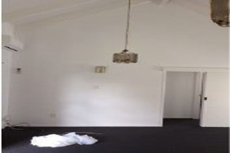 Photo of property in 43 Frobisher Way, Clendon Park, Auckland, 2103