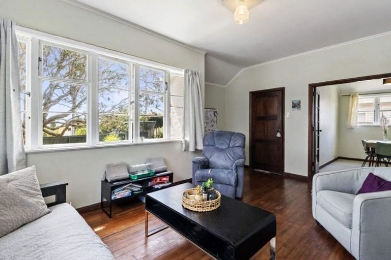 Photo of property in 325 Lake Road, Hauraki, Auckland, 0622