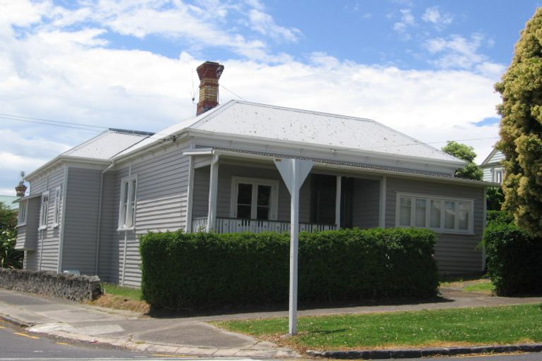 Photo of property in 1 Kingsland Avenue, Kingsland, Auckland, 1021