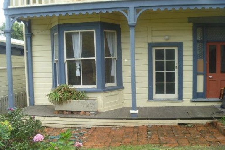 Photo of property in 41 Hawker Street, Mount Victoria, Wellington, 6011