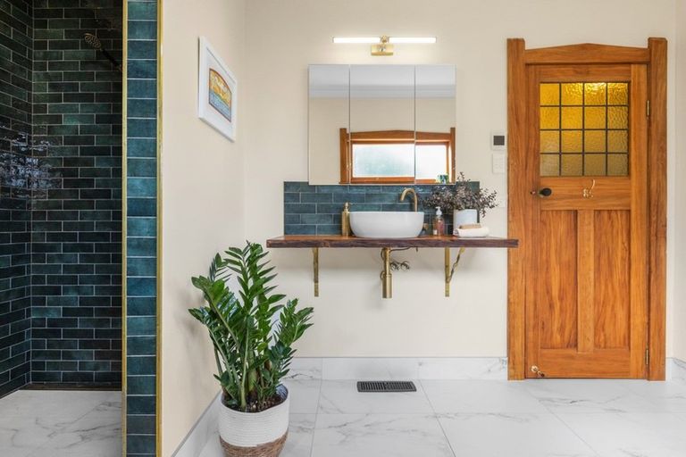 Photo of property in 3 Cobden Lane, Bluff Hill, Napier, 4110