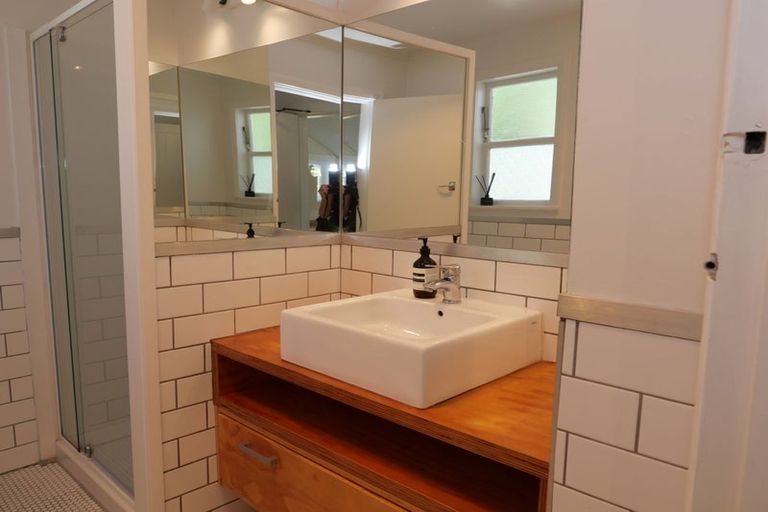 Photo of property in 16 Renown Road, Raumati South, Paraparaumu, 5032