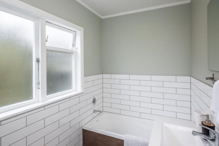 Photo of property in 90 Nicholson Road, Khandallah, Wellington, 6035