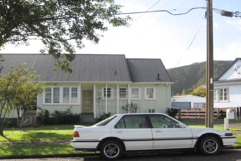 Photo of property in 24 Newcombe Street, Naenae, Lower Hutt, 5011