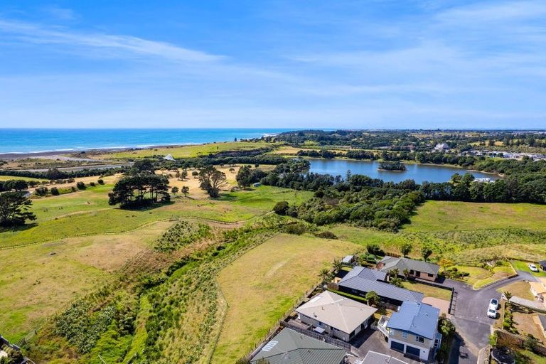 Photo of property in 17 Chatswood Grove, Fitzroy, New Plymouth, 4312