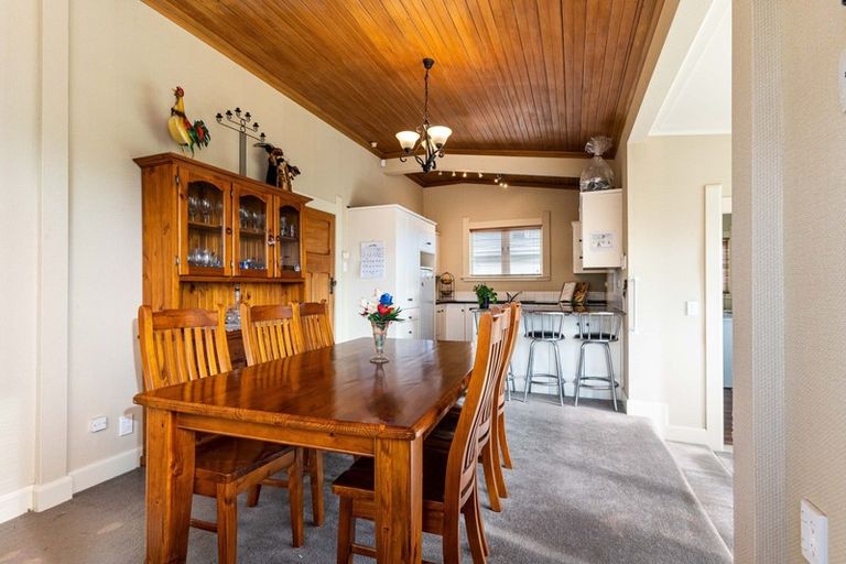 Photo of property in 44 Queen Street, Feilding, 4702