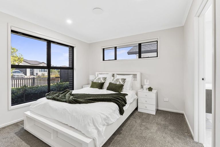 Photo of property in 4 Kriletich Drive, Kumeu, 0810