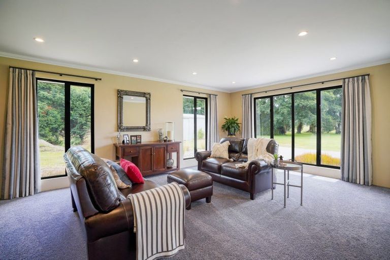 Photo of property in 98 Erskine Road, Otatara, Invercargill, 9879