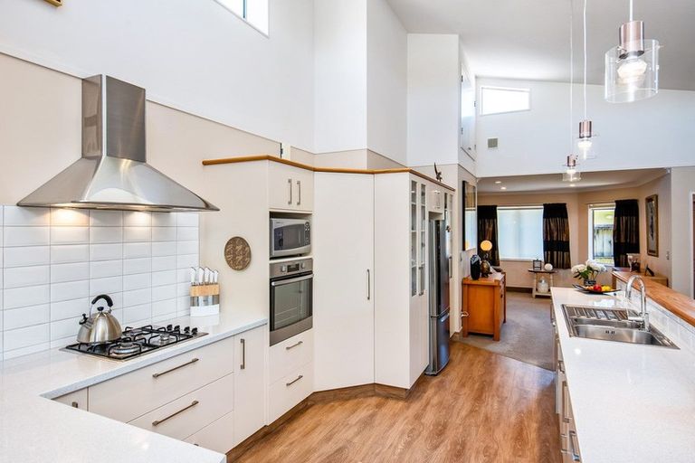 Photo of property in 26 Gandalf Crescent, Paraparaumu, 5032