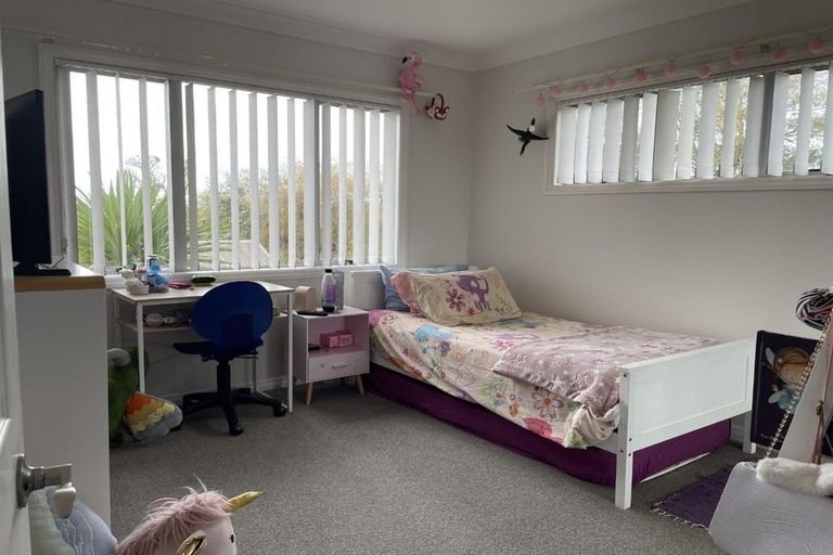 Photo of property in 3 Trelawn Place, Cockle Bay, Auckland, 2014