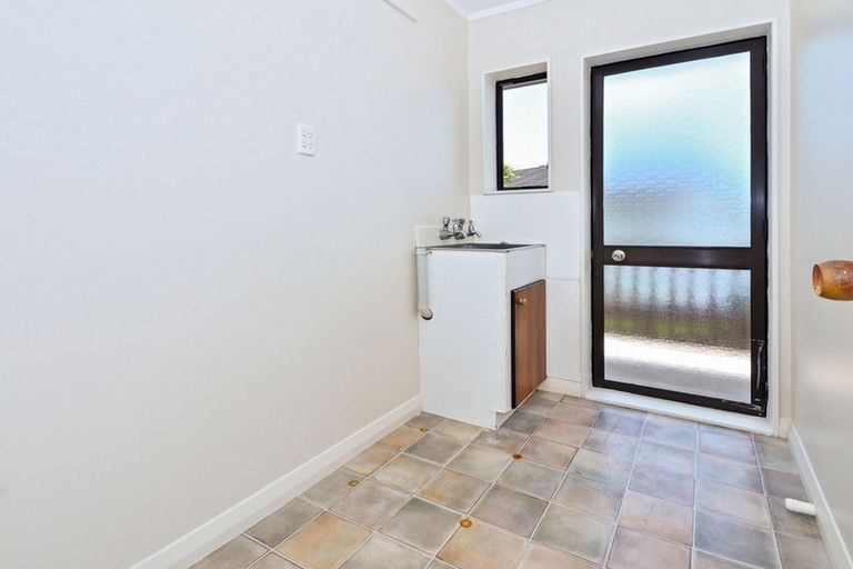 Photo of property in 44a Edgewater Parade, Waiuku, 2123