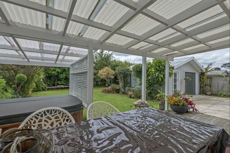 Photo of property in 10 Mahoe Avenue, Takaro, Palmerston North, 4410