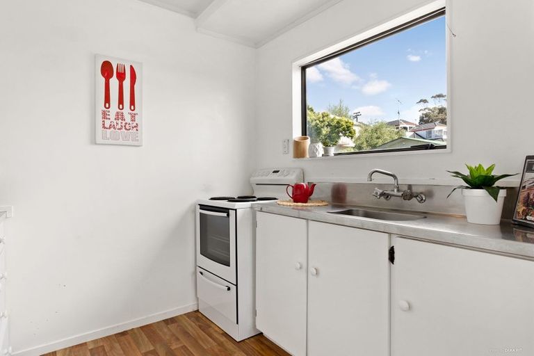 Photo of property in 2/148 Sunset Road, Unsworth Heights, Auckland, 0632