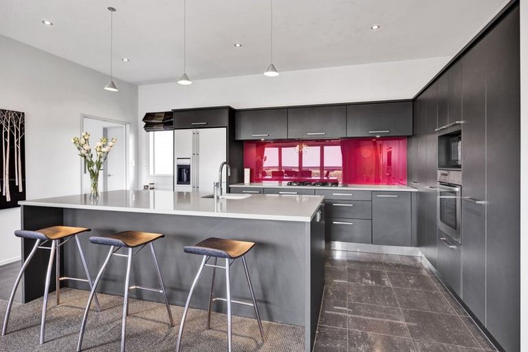 Photo of property in 188 Heta Road, Highlands Park, New Plymouth, 4312