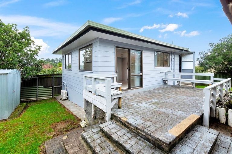 Photo of property in 4 St Catherine Crescent, West Harbour, Auckland, 0618