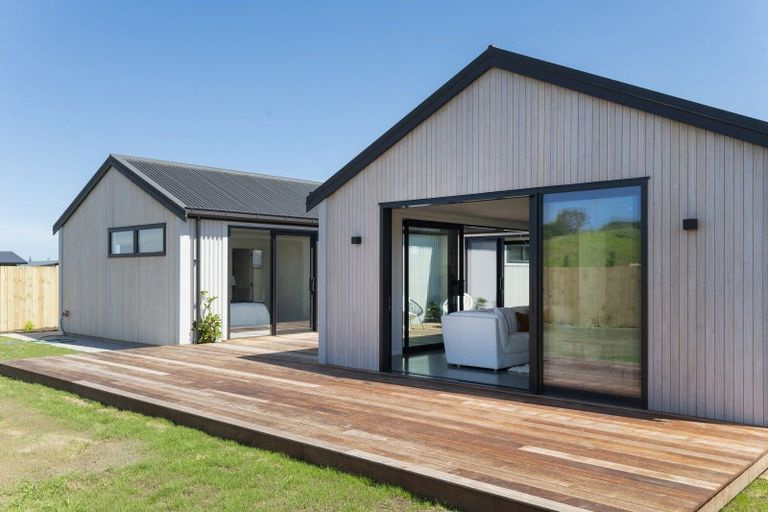 Photo of property in 3 Makakahi Street, Lytton West, 4071