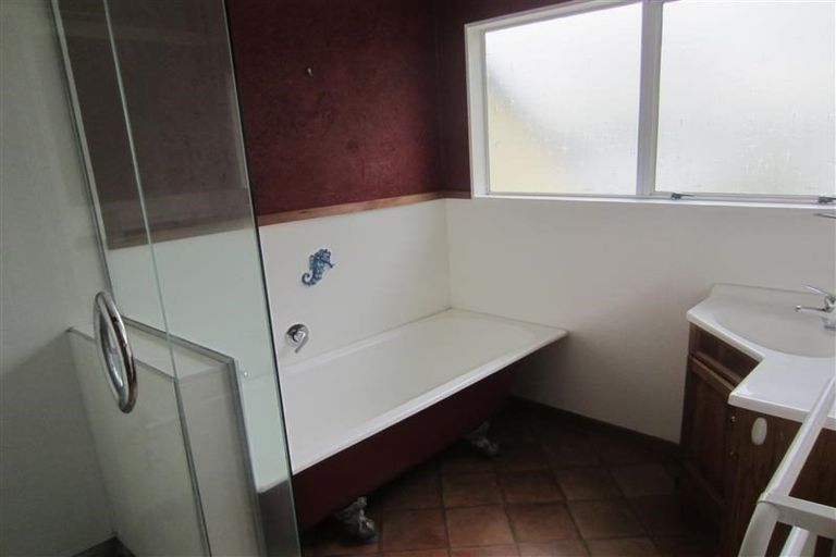 Photo of property in 76 Fyvie Avenue, Tawa, Wellington, 5028