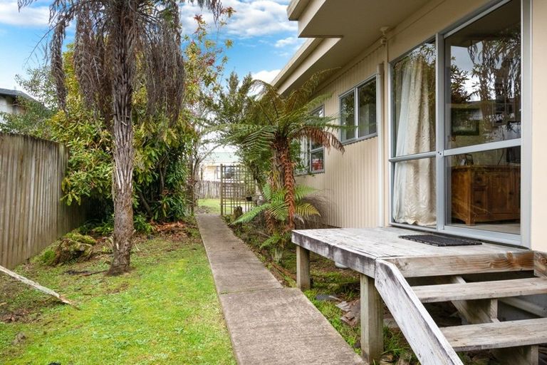 Photo of property in 64 View Road, Henderson, Auckland, 0612