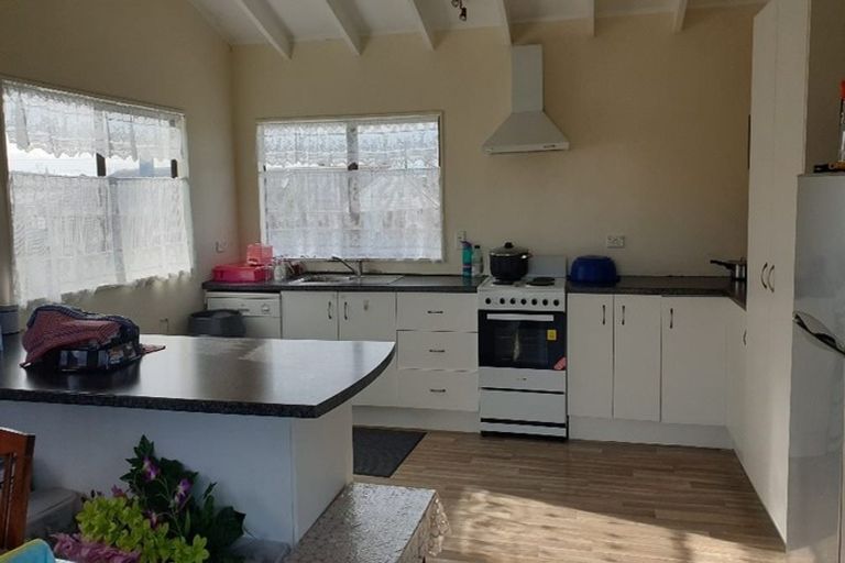 Photo of property in 2/13 Crown Crescent, Otara, Auckland, 2023