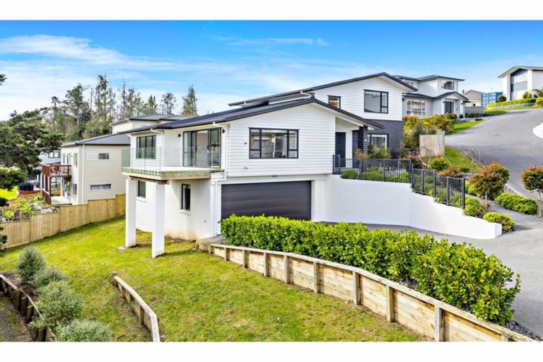 Photo of property in 40 Dawood Place, The Gardens, Auckland, 2105