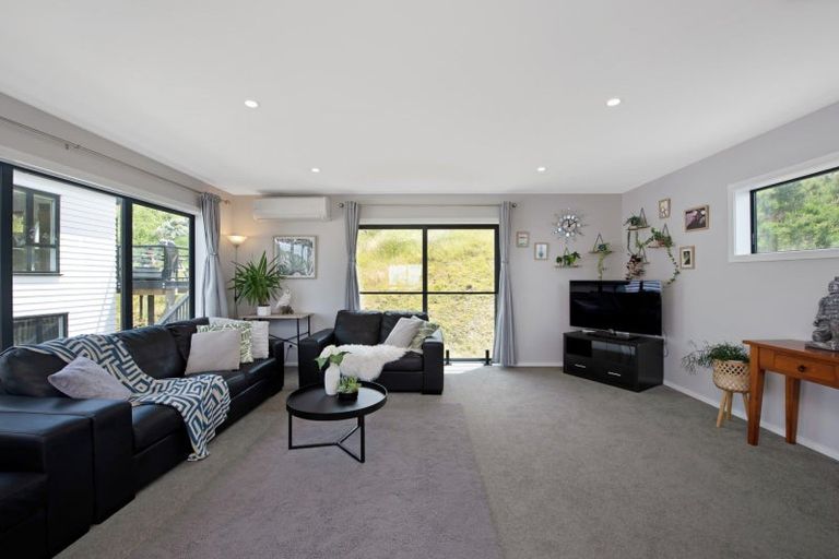 Photo of property in 42 Domett Street, Newlands, Wellington, 6037