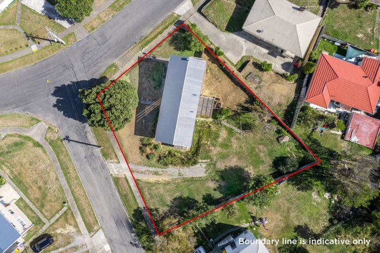 Photo of property in 1a-b Devon Place, Cannons Creek, Porirua, 5024