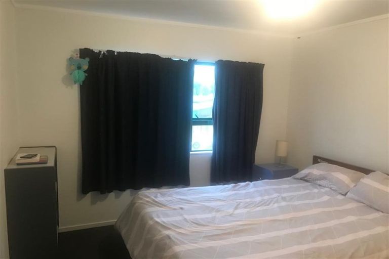 Photo of property in 112b Triangle Road, Massey, Auckland, 0614