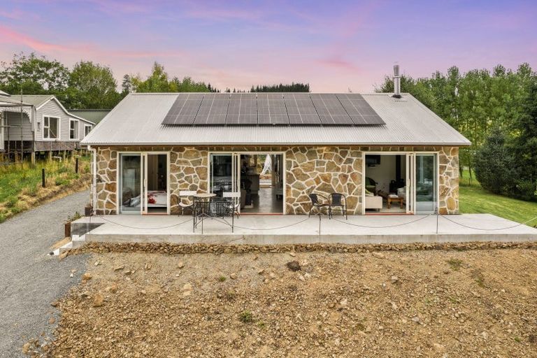 Photo of property in 26 Irvine Street, Lawrence, 9532