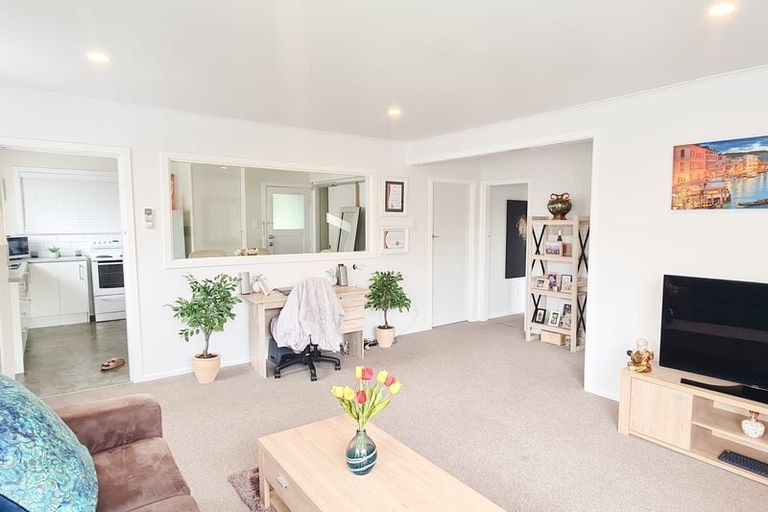 Photo of property in 4 Hallewell Crescent, Johnsonville, Wellington, 6037