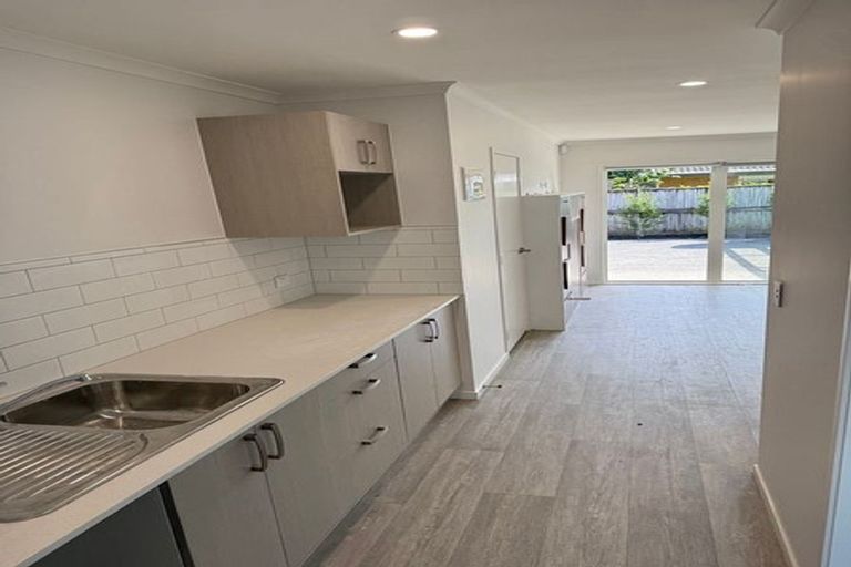 Photo of property in 2/7 Tulloch Place, Conifer Grove, Takanini, 2112