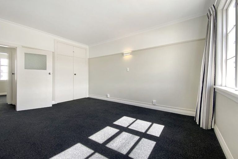 Photo of property in Ionian Flats, 123-125 Brougham Street, Mount Victoria, Wellington, 6011