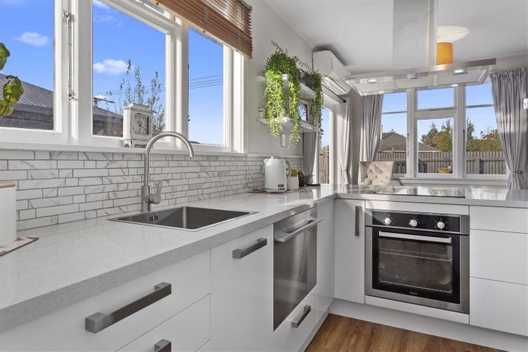 Photo of property in 98 Northcote Road, Northcote, Christchurch, 8052