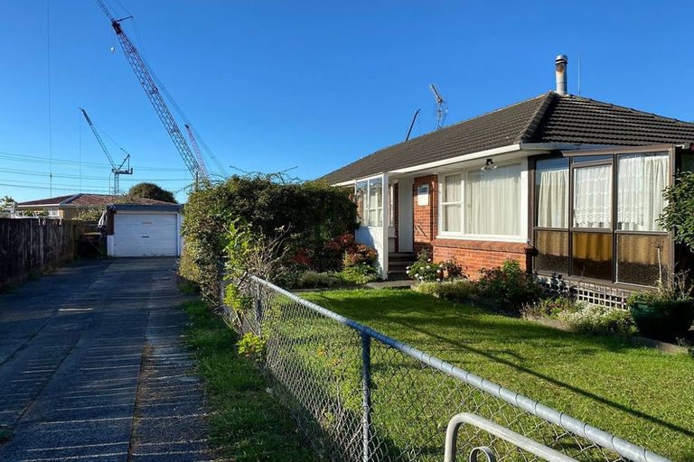 Photo of property in 1/10 Ocean View Road, Northcote, Auckland, 0627