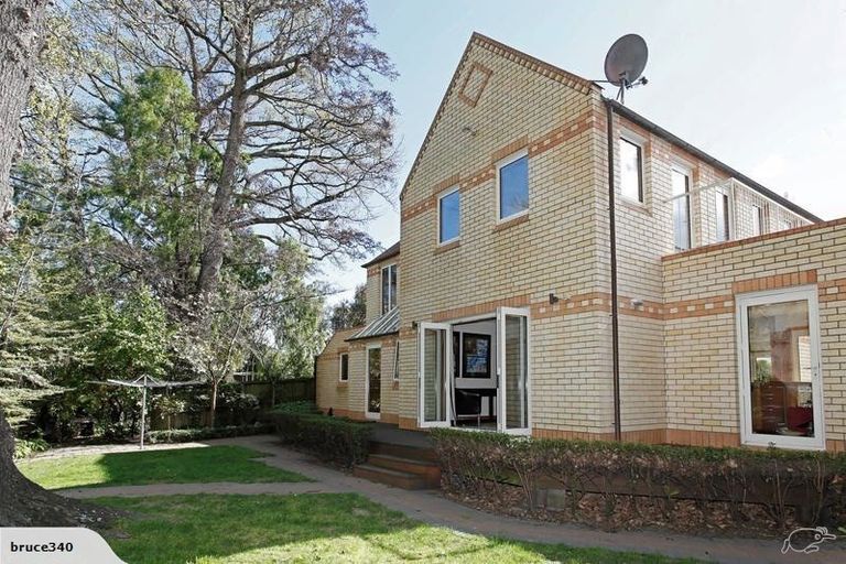 Photo of property in 32 Wai-iti Terrace, Burnside, Christchurch, 8052