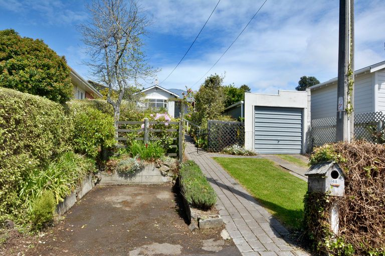 Photo of property in 48 Brownville Crescent, Maori Hill, Dunedin, 9010