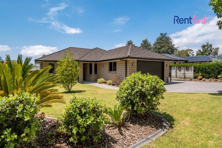 Photo of property in 52 Kayelene Place, Omokoroa, 3114