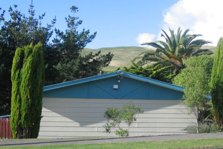 Photo of property in 126 Driver Crescent, Cannons Creek, Porirua, 5024