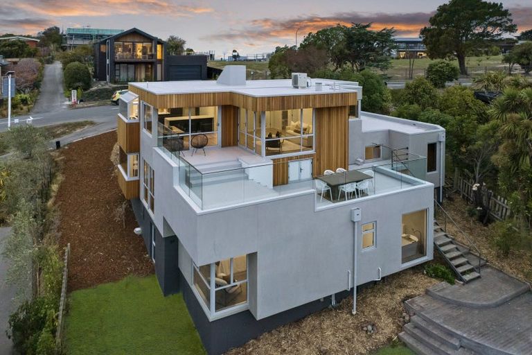 Photo of property in 283 Cannon Hill Crescent, Mount Pleasant, Christchurch, 8081