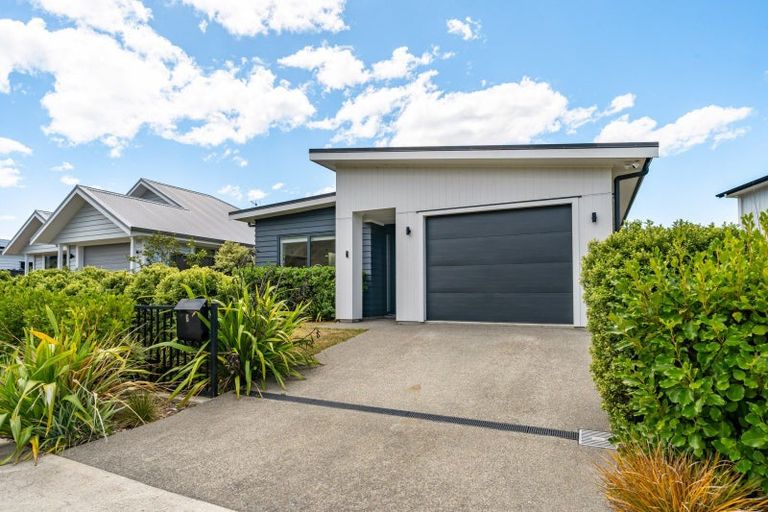 Photo of property in 6 Pateke Drive, Kenepuru, Porirua, 5022