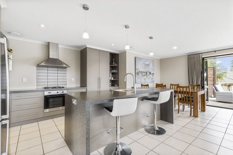 Photo of property in 15 Parkwood Place, Huntington, Hamilton, 3210