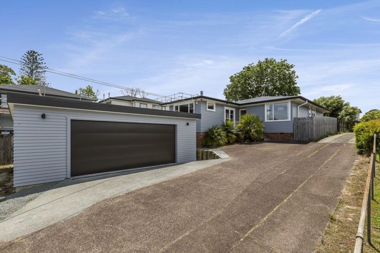 Photo of property in 32 Links Road, New Lynn, Auckland, 0600